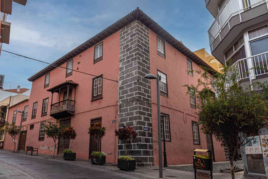 Tenerife 201 - Puerto de la Cruz.jpg